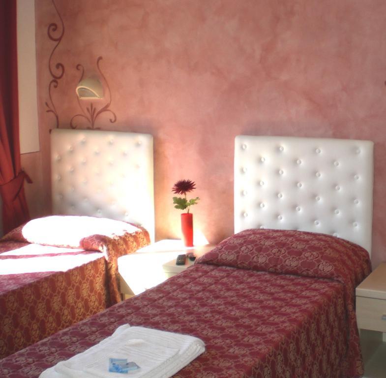 Hotel Romagna Cesena Cameră foto